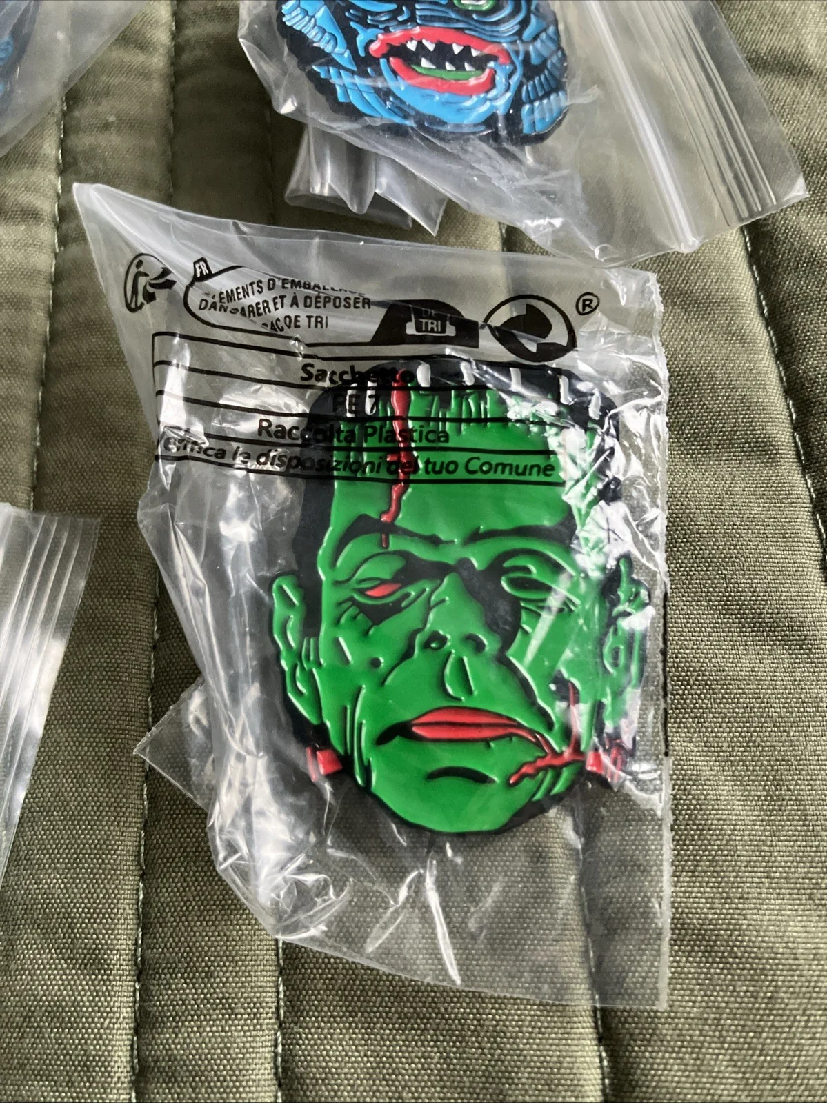 Universal Monsters 6 Large Badges Great Item, image 2