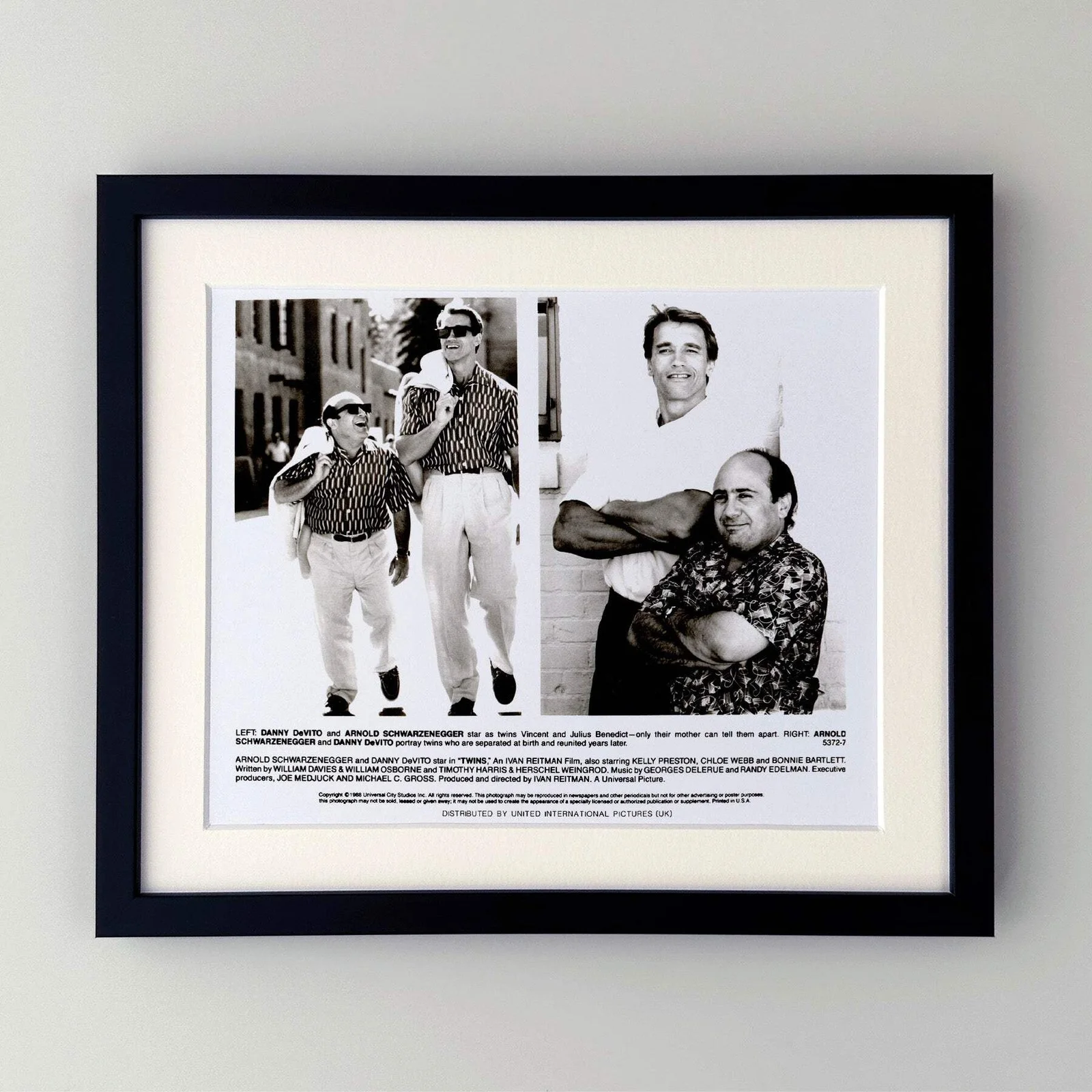 Twins (1988) Press Publicity Still - Framed, image 2