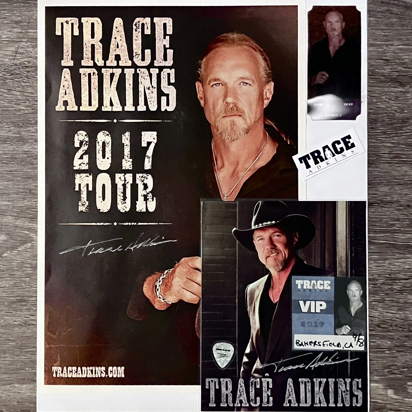 TRACE ADKINS Signed VIP PACKAGE / Poster, 8x10 Photo, GUITAR PICK + 2 Autogrsphs, изображение 2