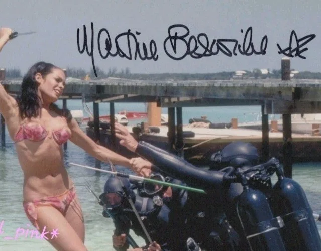 Martine Beswick — Stunning Actress Martine Beswick-James Bond/Bond Girl, signed 8x10 Photo w/COA, изображение 2
