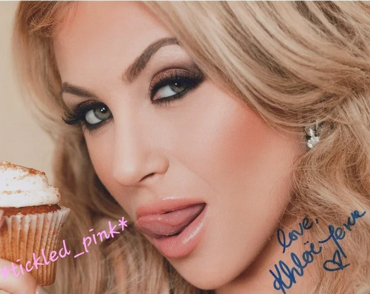Khloe Terae — Super sweet! Blonde Hottie, Playboy model Khloe Terae- signed 8x10 Photo w/COA