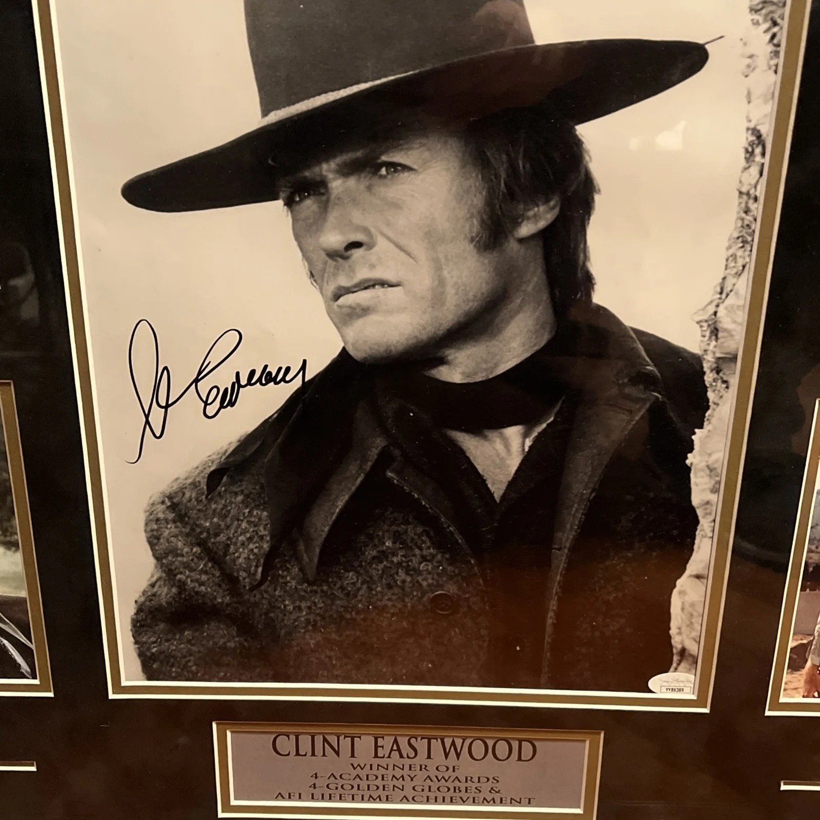 Clint Eastwood — Clint Eastwood Signed Photo And Collage 22“ X 27“ Coa JSA Framed, изображение 4