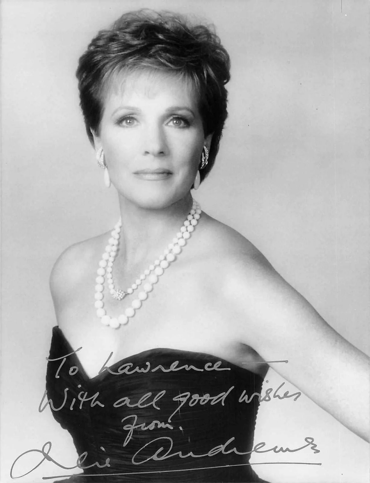 Julie Andrews — Julie Andrews Signed 6.5x8.5 Photo Type 1 Zoe Dominic Stamp