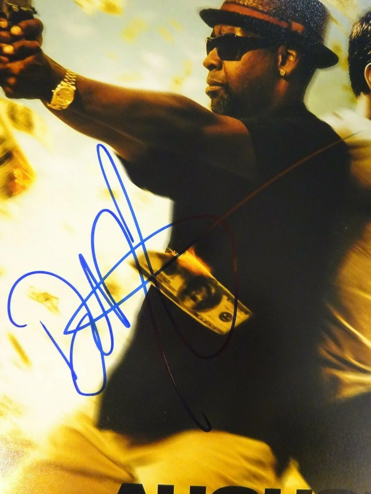 Denzel Washington — Signed Denzel Washington Autographed 2 Guns12"x18" Photo Beckett BAS COA, изображение 3