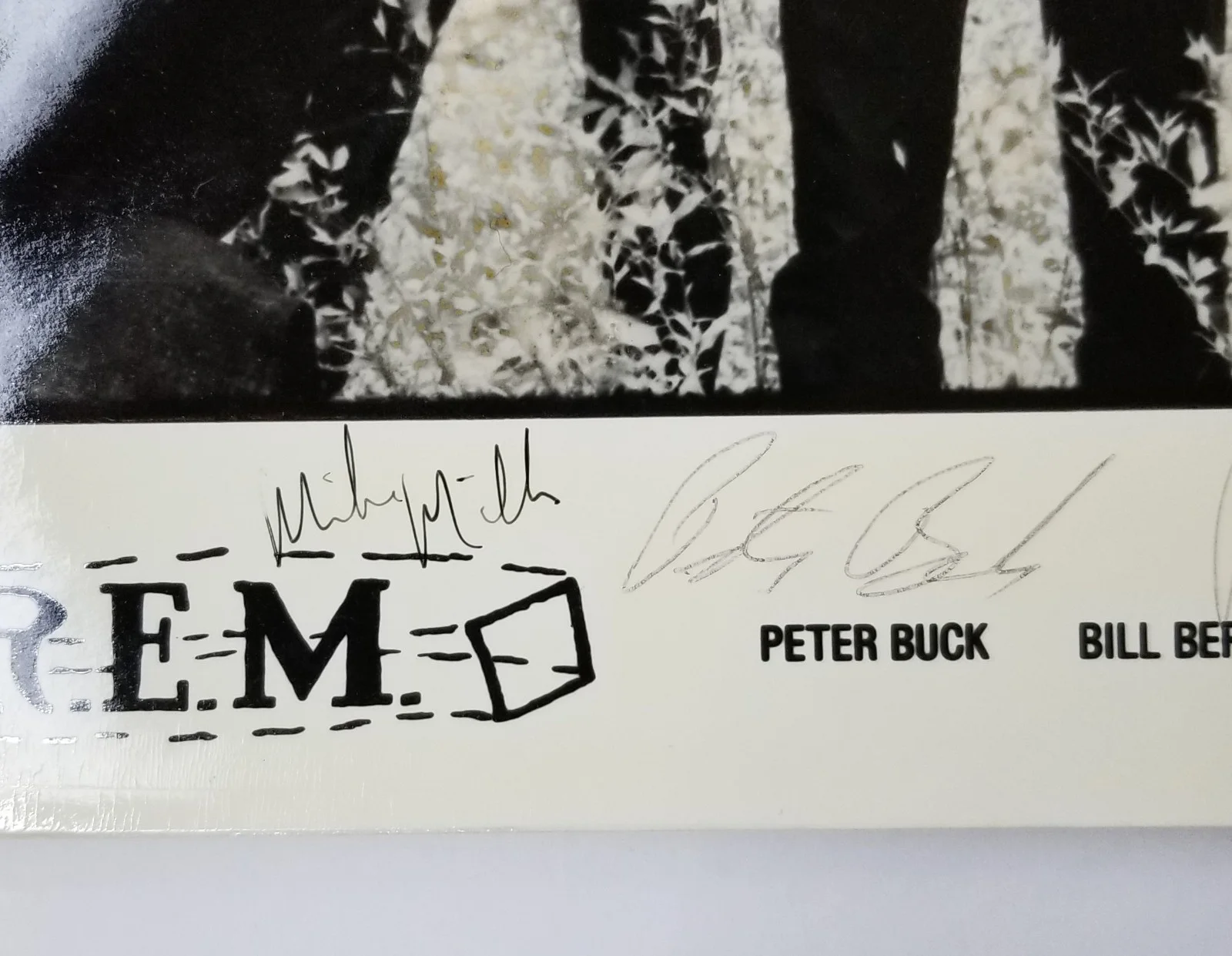 R.E.M. REAL full band hand SIGNED Early Promo Photo JSA LOA Michael Stipe +3 REM, изображение 3
