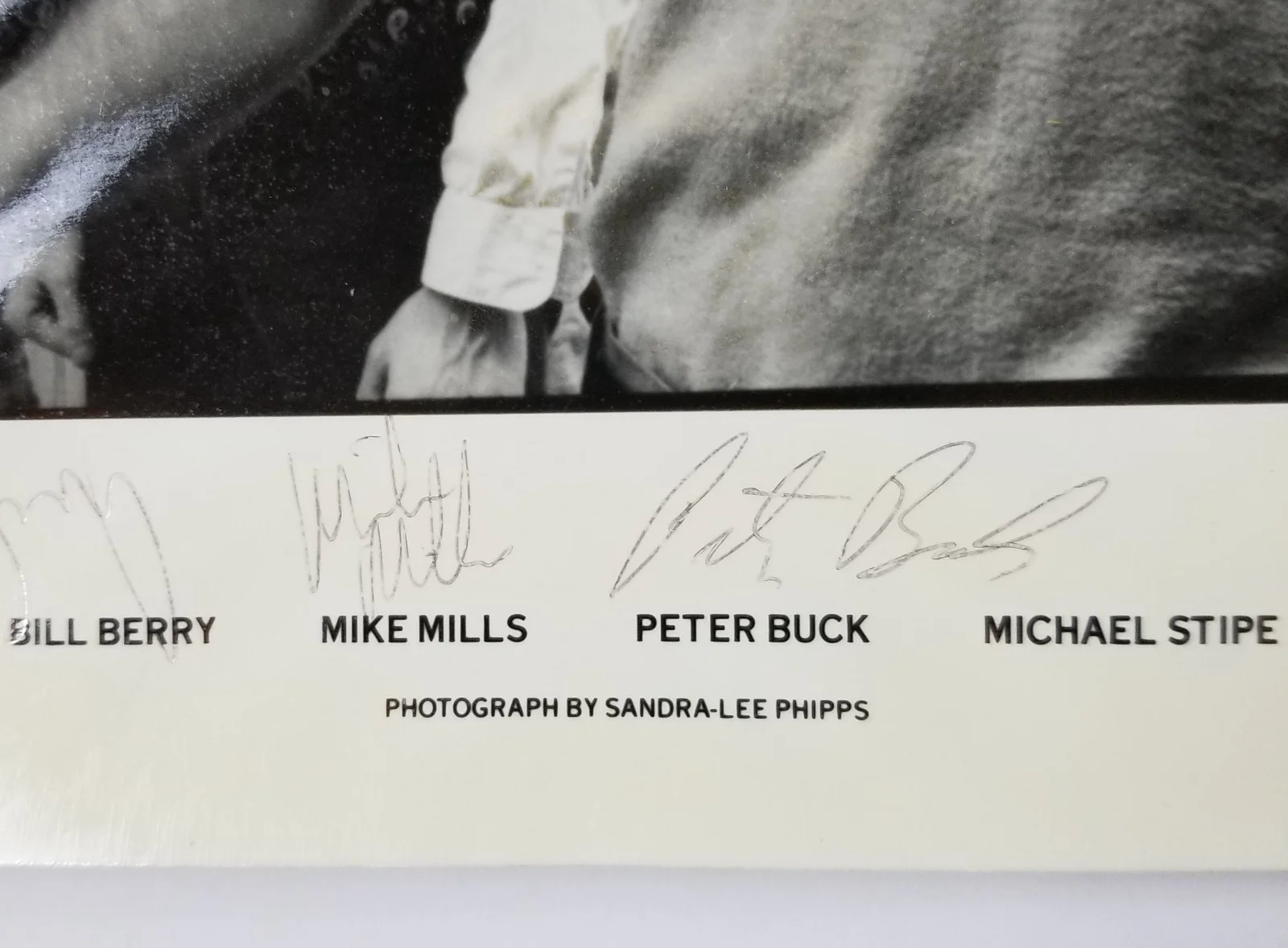 R.E.M. REAL full band hand SIGNED Early Promo Photo JSA LOA Michael Stipe +3 REM, изображение 4
