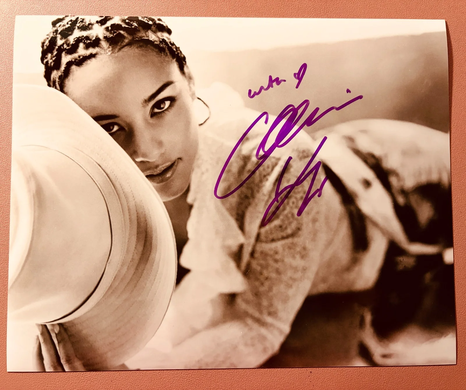ALICIA KEYS — Alicia Keys Signed•Stunning Autographed 8x10 Photo•Todd Mueller Autographs COA