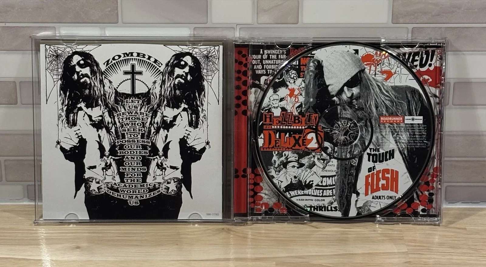 Hellbilly Deluxe Vol. 2 by Rob Zombie Autographed by All Members 2010 CD, image 2