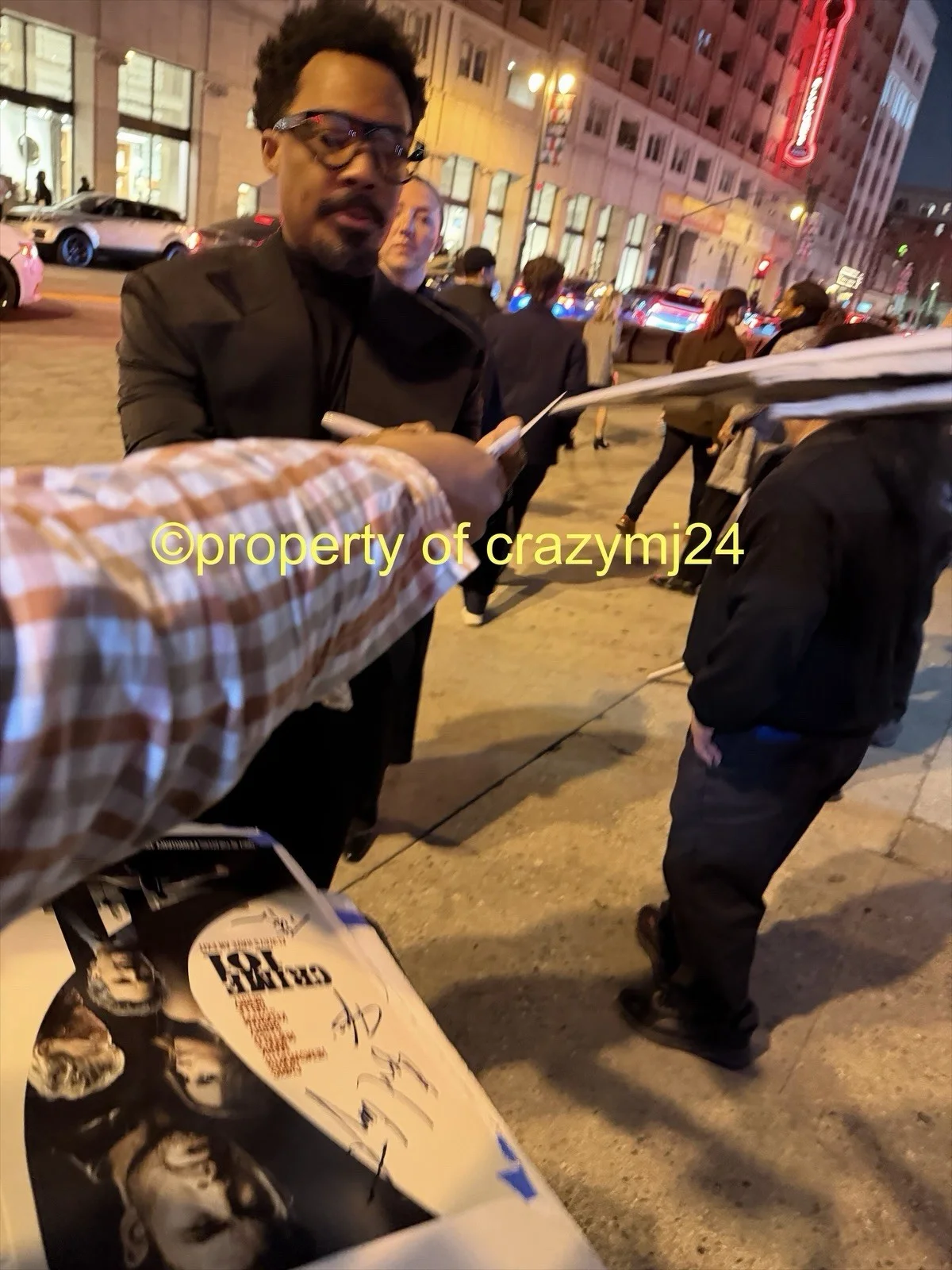 Tate Donovan Corey Hawkins Bart Layton Signed Crime 101 Poster Autograph PROOF, image 4