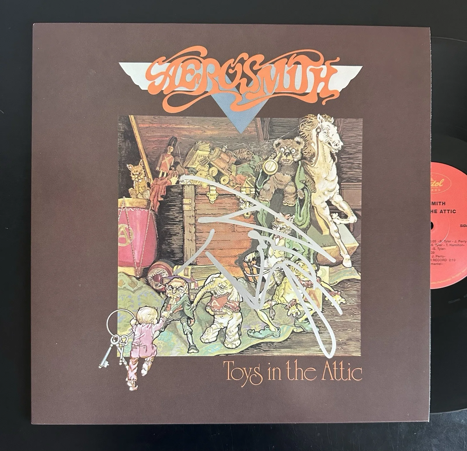 TOM HAMILTON SIGNED AEROSMITH TOYS IN THE ATTIC VINYL RECORD LP BASSIST JSA COA, изображение 3