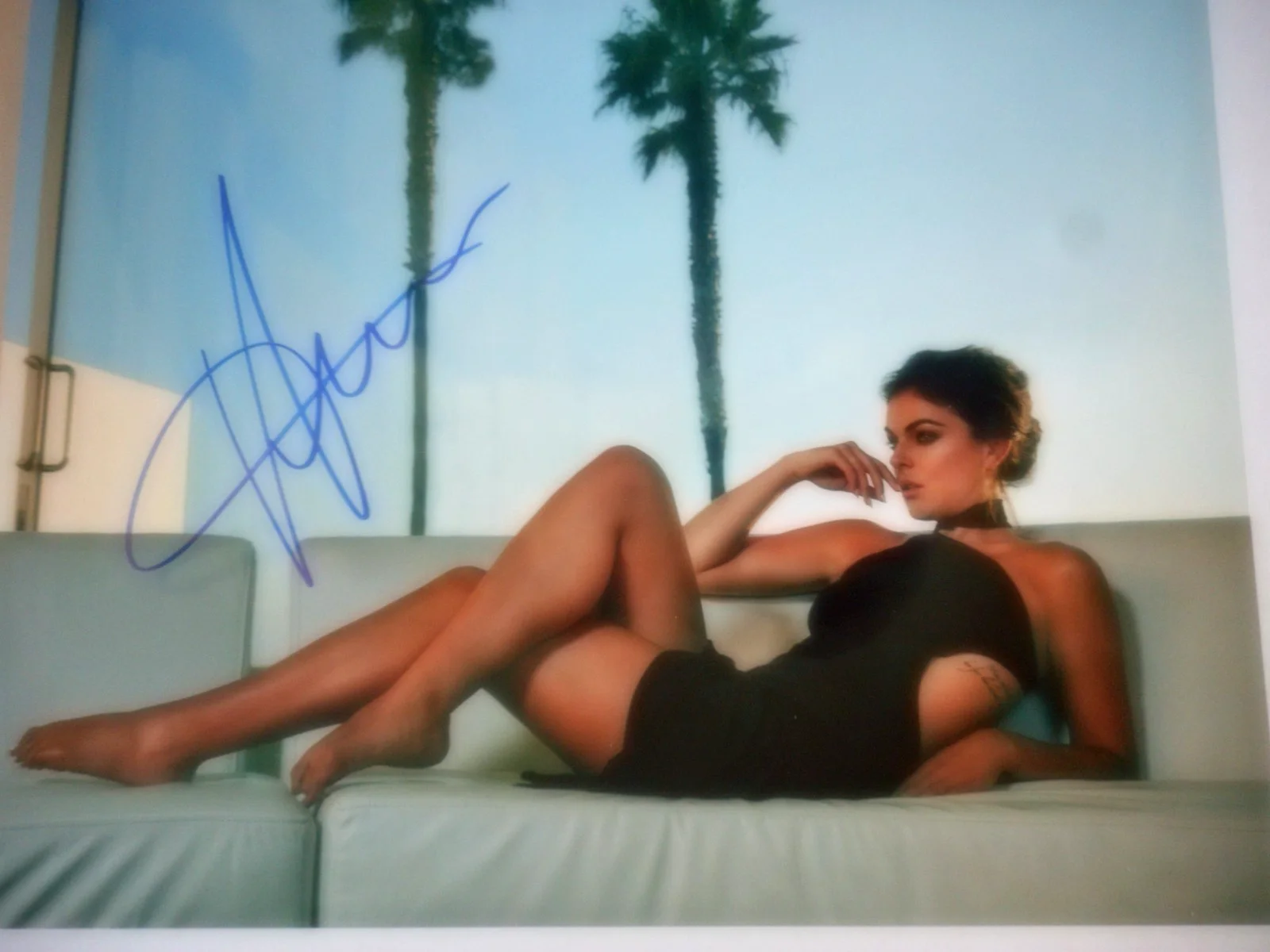 Serinda Swan — Serinda Swan autographed REVENGE RIDE /Smallville 8x10 Photo COA & #d Hologram, изображение 3