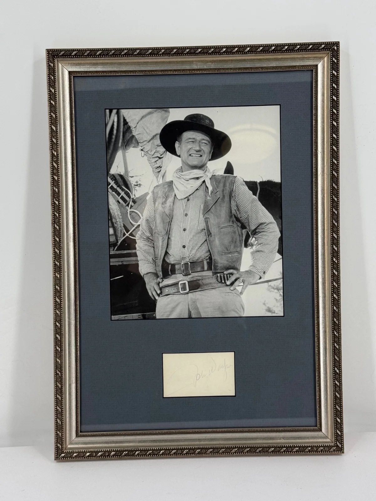 John Wayne — John Wayne AUTOGRAPH The Comancheros 1961 Photograph Framed Captain Jake Cutter, изображение 2