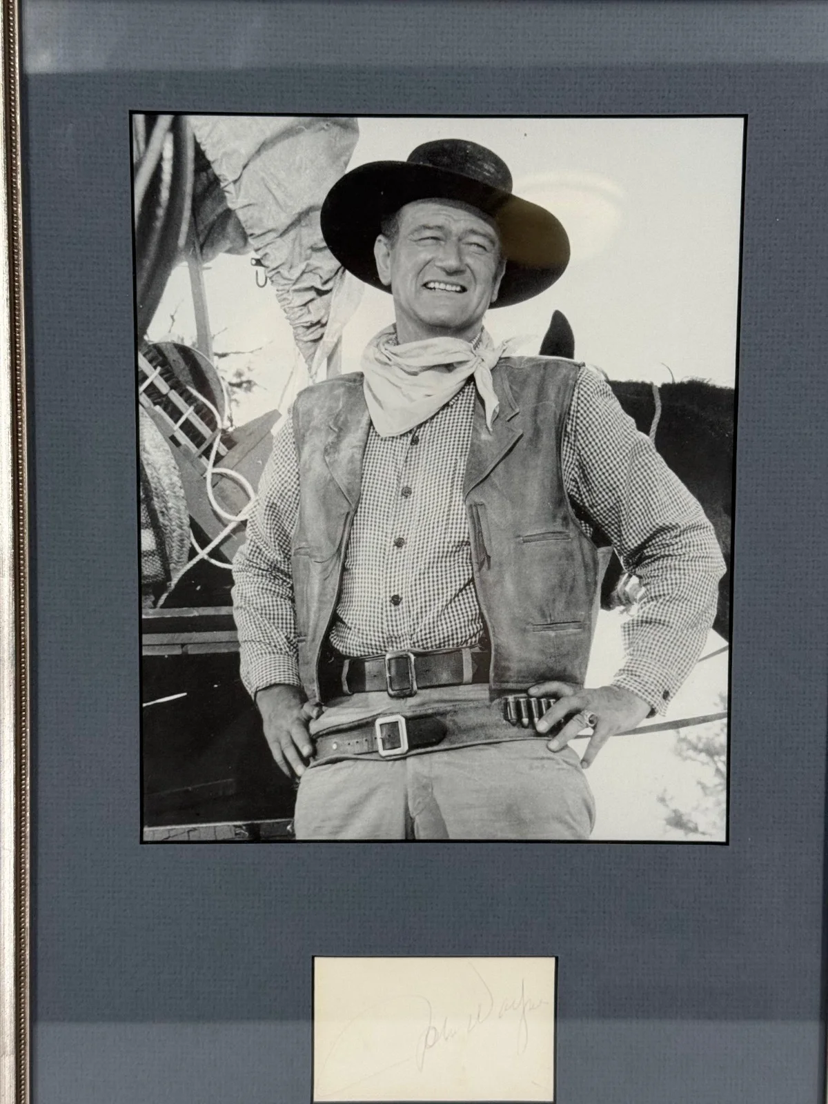 John Wayne — John Wayne AUTOGRAPH The Comancheros 1961 Photograph Framed Captain Jake Cutter, изображение 3