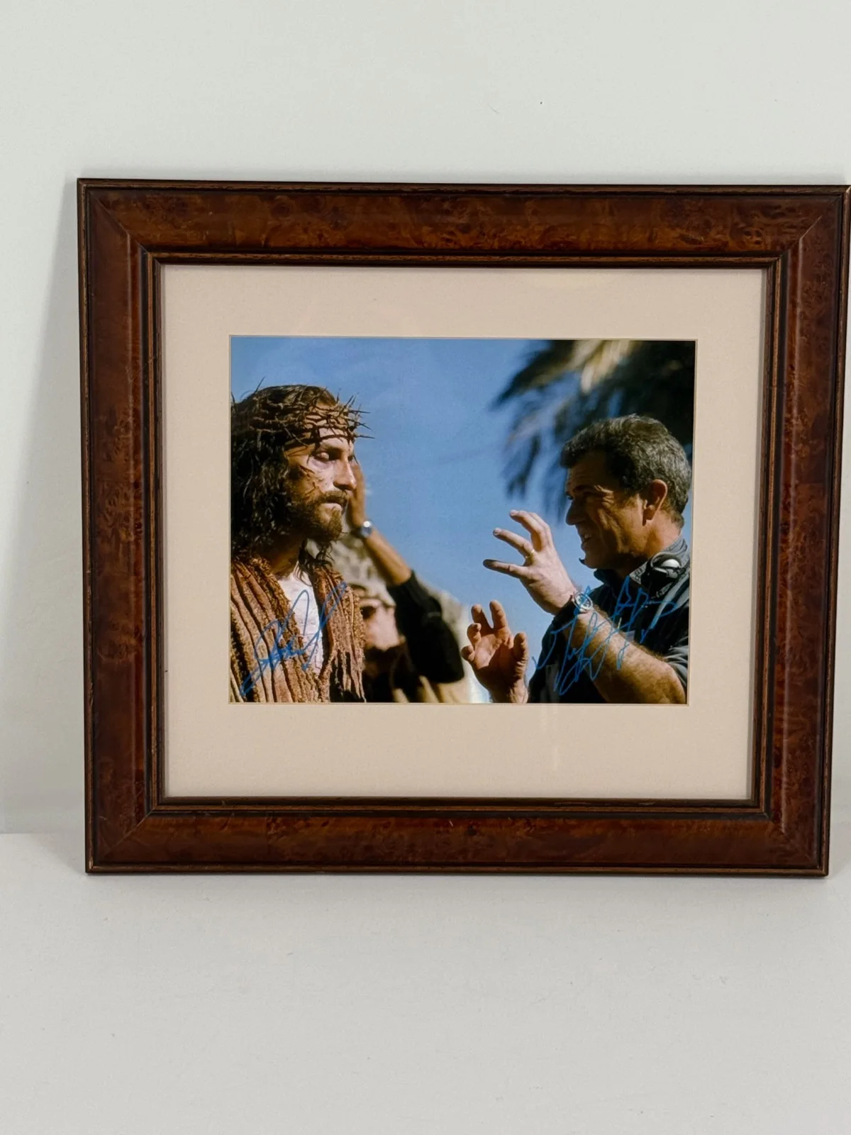 Mel Gibson, Jim Caviezel — Mel Gibson Jim Caviezel AUTOGRAPHED Passion of the Christ Movie Photograph, изображение 2