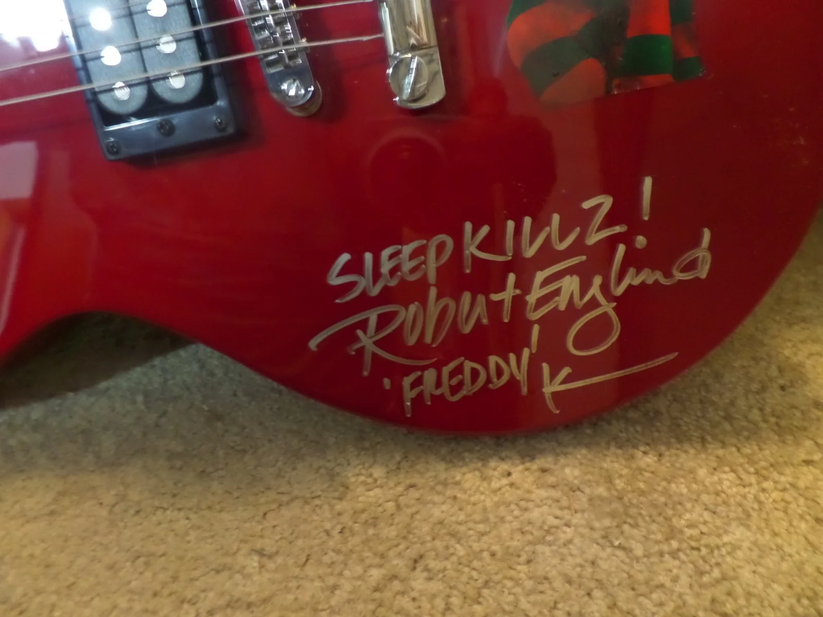 Robert Englund authentic signed electric guitar /His COA Picture of him w Guitar, изображение 2