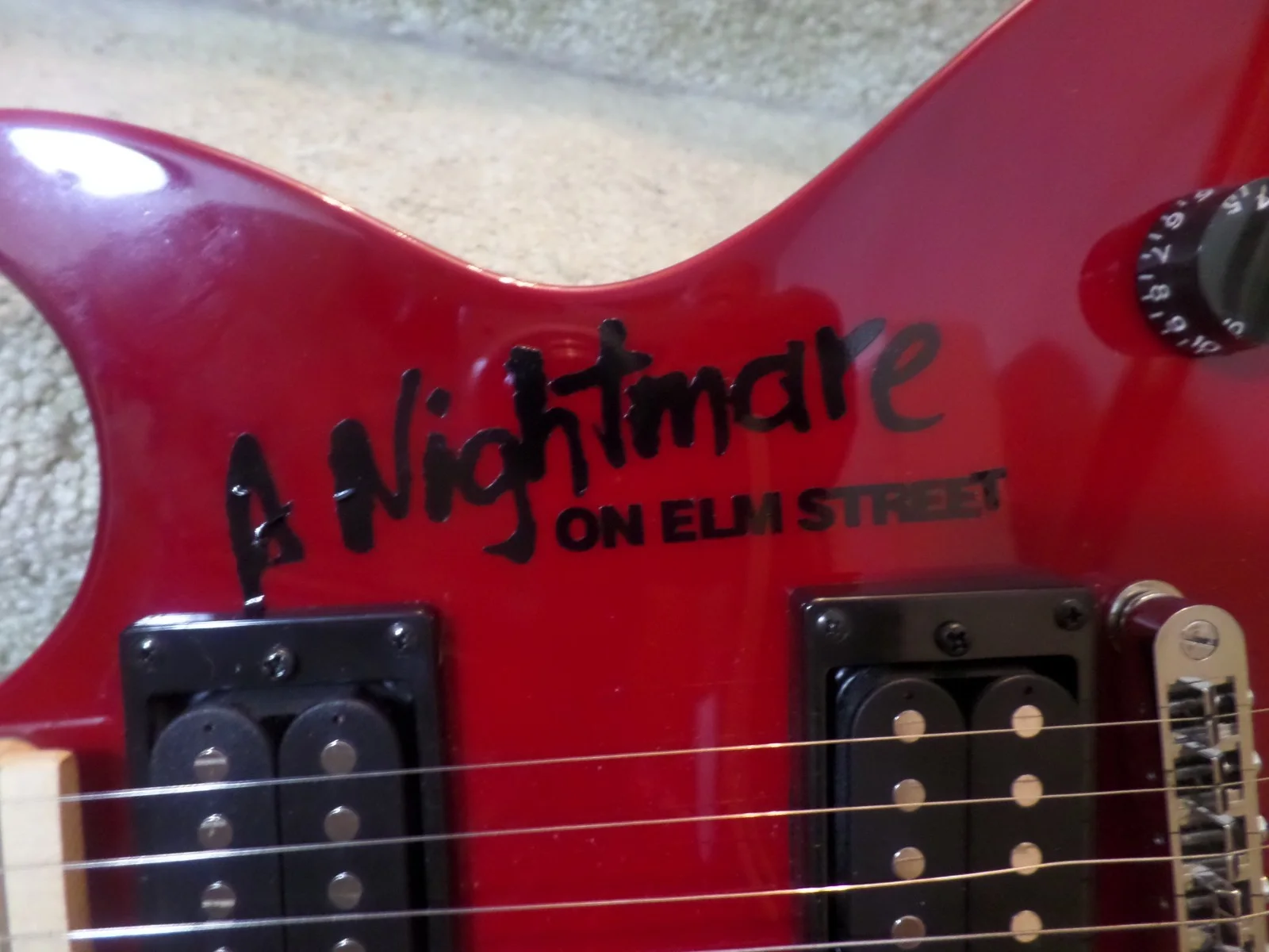 Robert Englund authentic signed electric guitar /His COA Picture of him w Guitar, изображение 4
