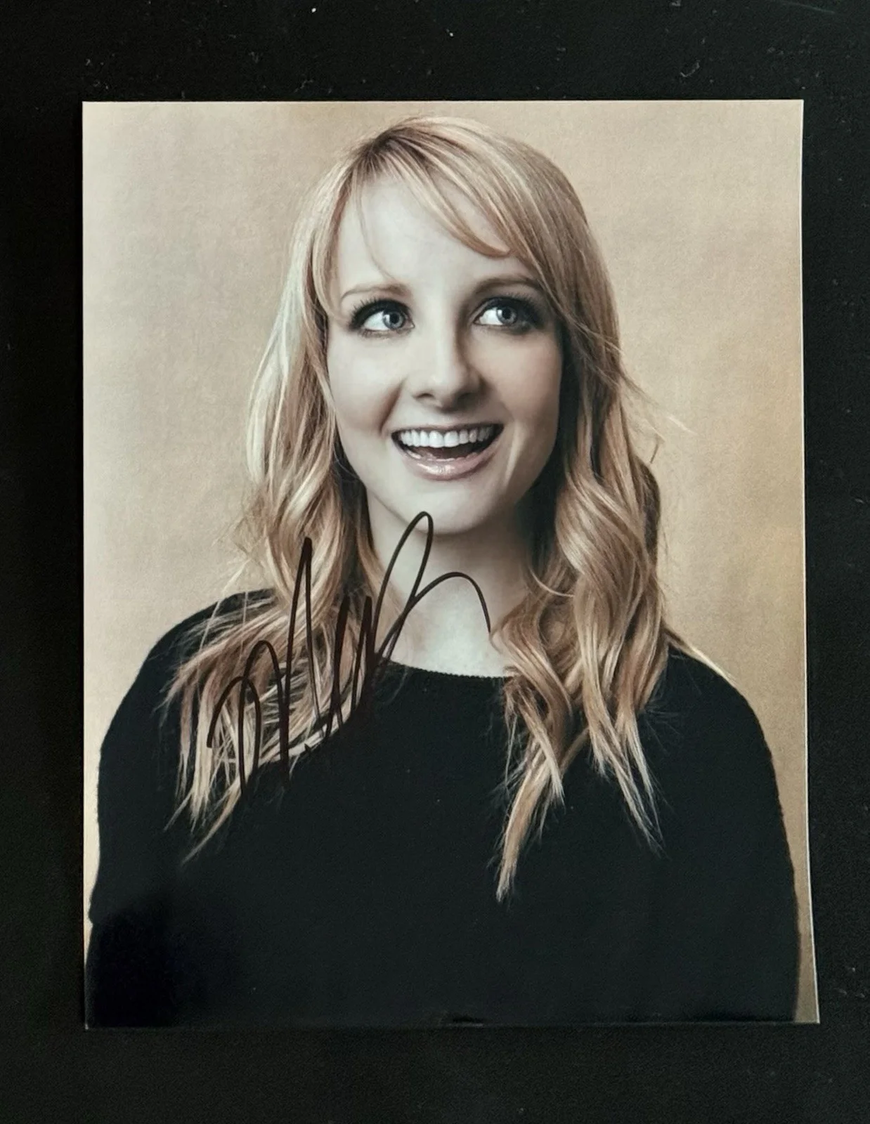 Melissa Rauch — Melissa Rauch Signed 8×10 Photo – Bernadette / Big Bang Theory – No COA
