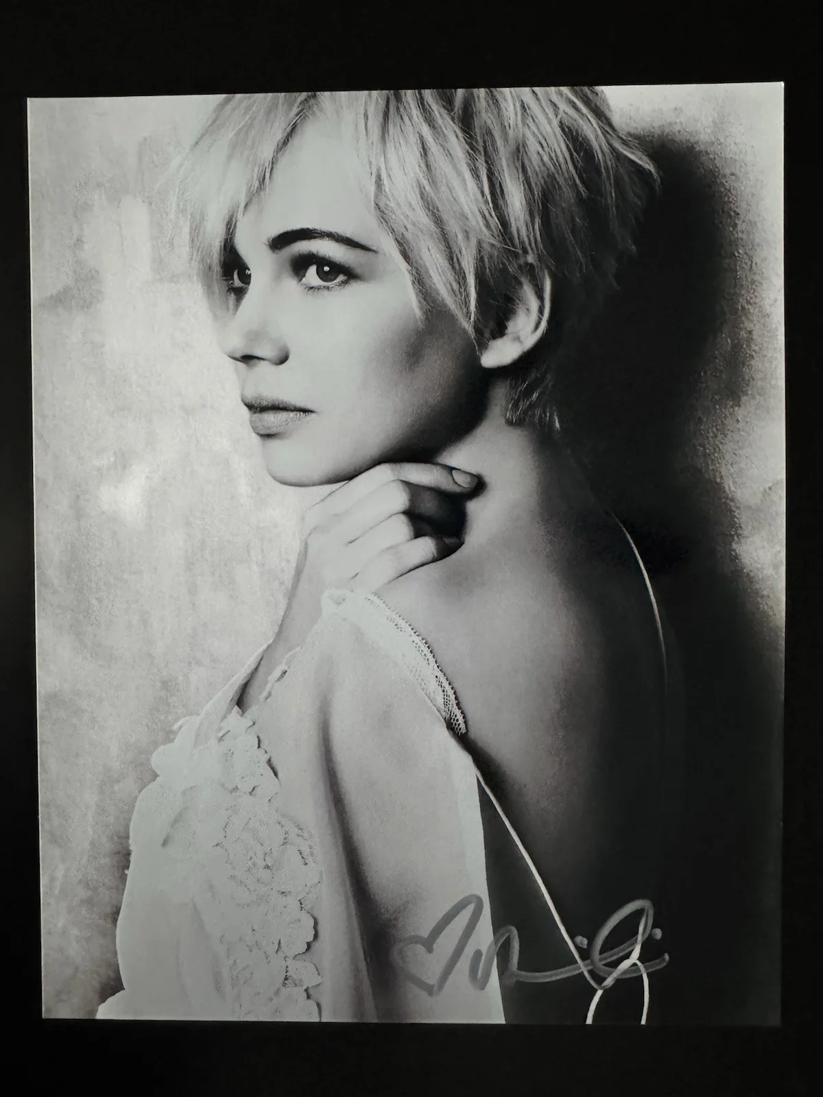 Michelle Williams — Michelle Williams Signed 8x10 Photo – Black & White Lace Portrait