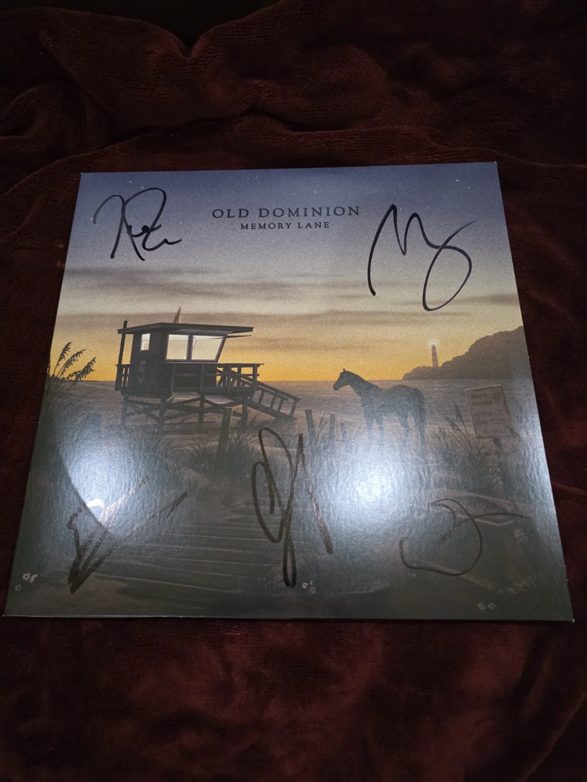 Matthew Ramsey, Trevor Rosen, Whit Sellers, Geoff Sprung, Brad Tu — Old Dominion Complete Band x5 Signed Autograph Memory Lane Album Vinyl Record