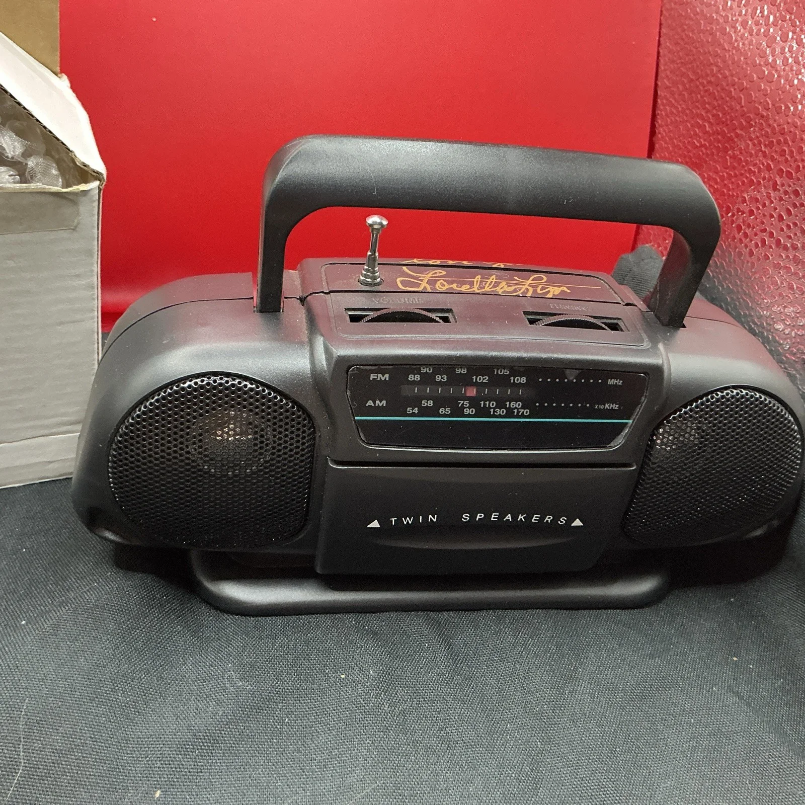 Loretta Lynn Am/Fm Radio AUTOGRAPHED BOUGHT ON RANCH FROM ROSIE HAMILTON, изображение 2