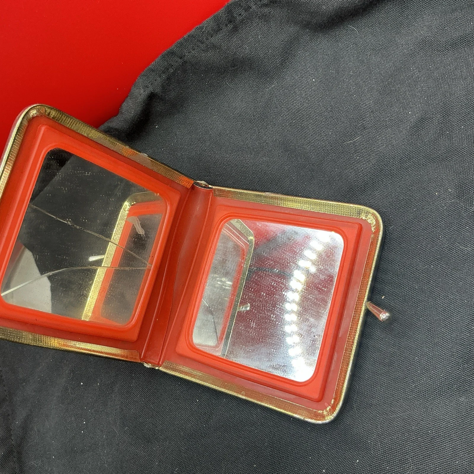 QUEEN OF COUNTRY MUSIC LORETTA LYNN’S MAKE UP CASE PERSONAL NOTE SIGNED, image 2
