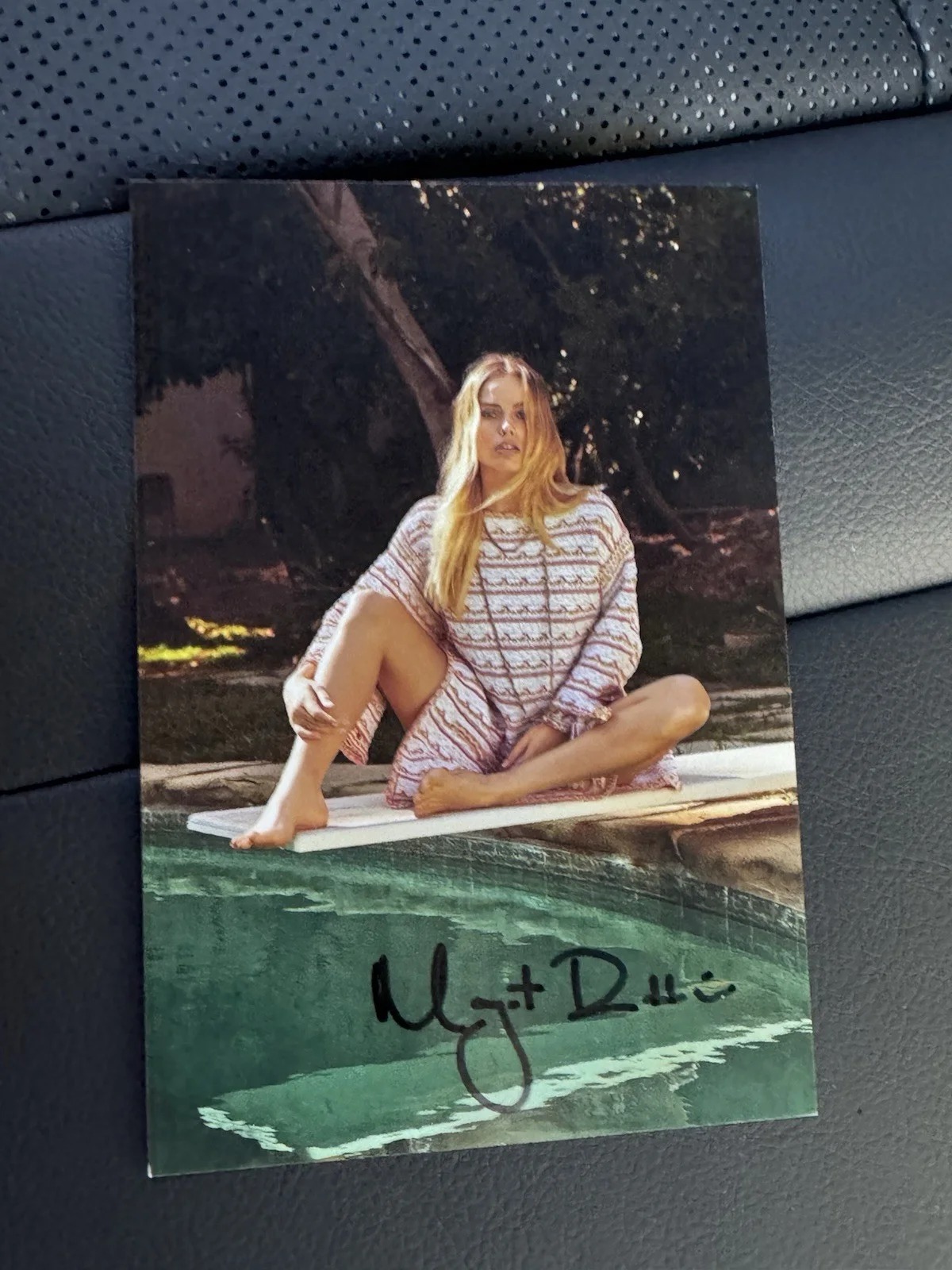 Margot Robbie — MARGOT ROBBIE Signed Autographed SEXY BAREFOOT 4x6 Photo..Mueller COA dual COAs