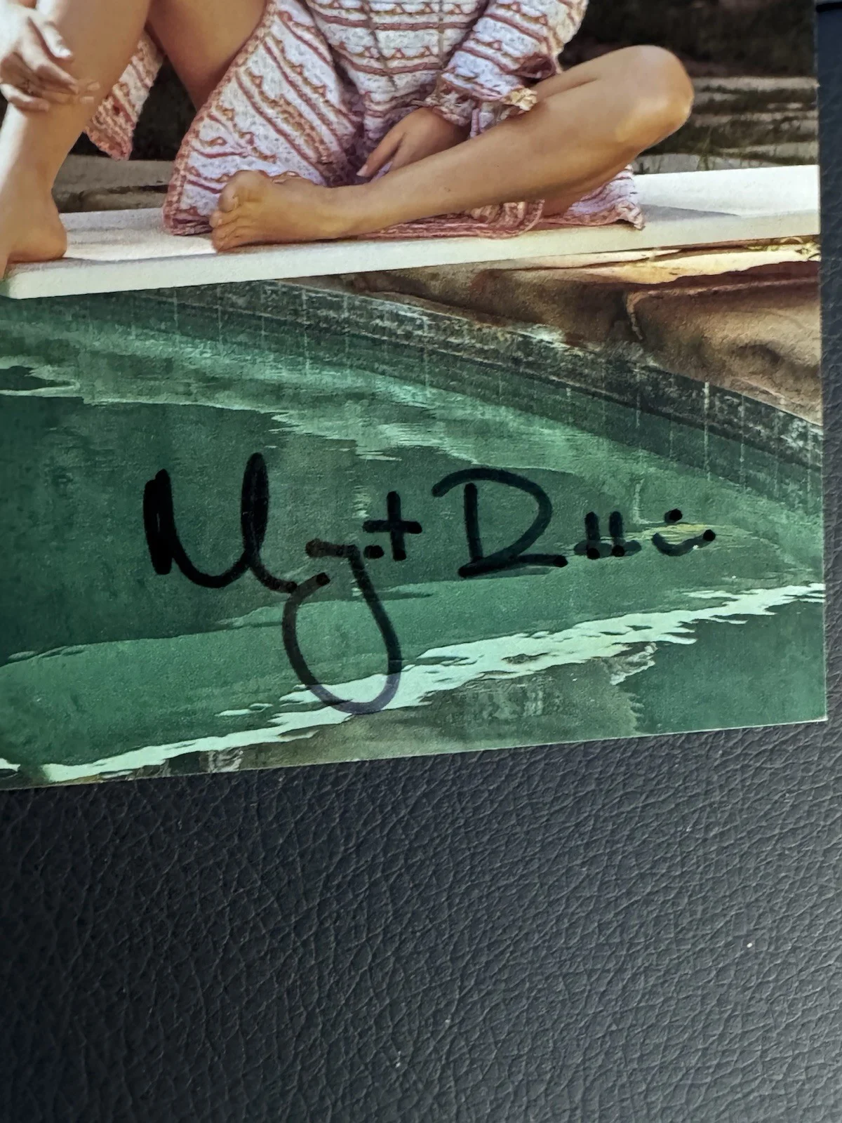 Margot Robbie — MARGOT ROBBIE Signed Autographed SEXY BAREFOOT 4x6 Photo..Mueller COA dual COAs, изображение 2