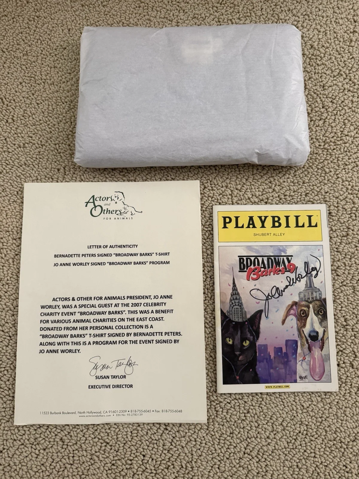 BERNADETTE PETERS — BERNADETTE PETERS SIGNED BROADWAY BARKS T-SHIRT & JO ANNE WORLEY SIGNED PROGRAM, image 2
