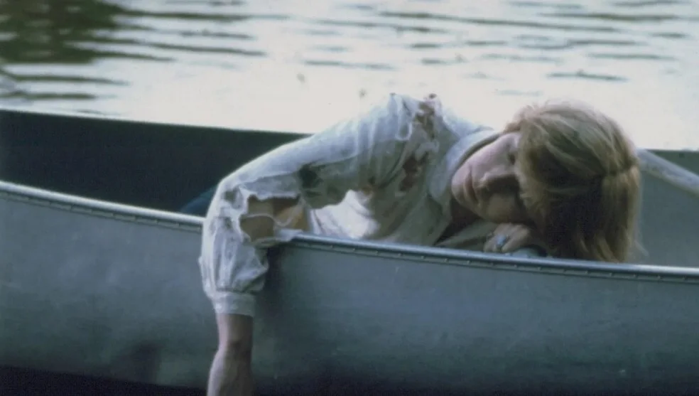 Adrienne King — 'ADRIENNE KING' as 'Alice Hardy ' in "Friday The 13th" - Signed 8x10 Photo W/COA, изображение 3