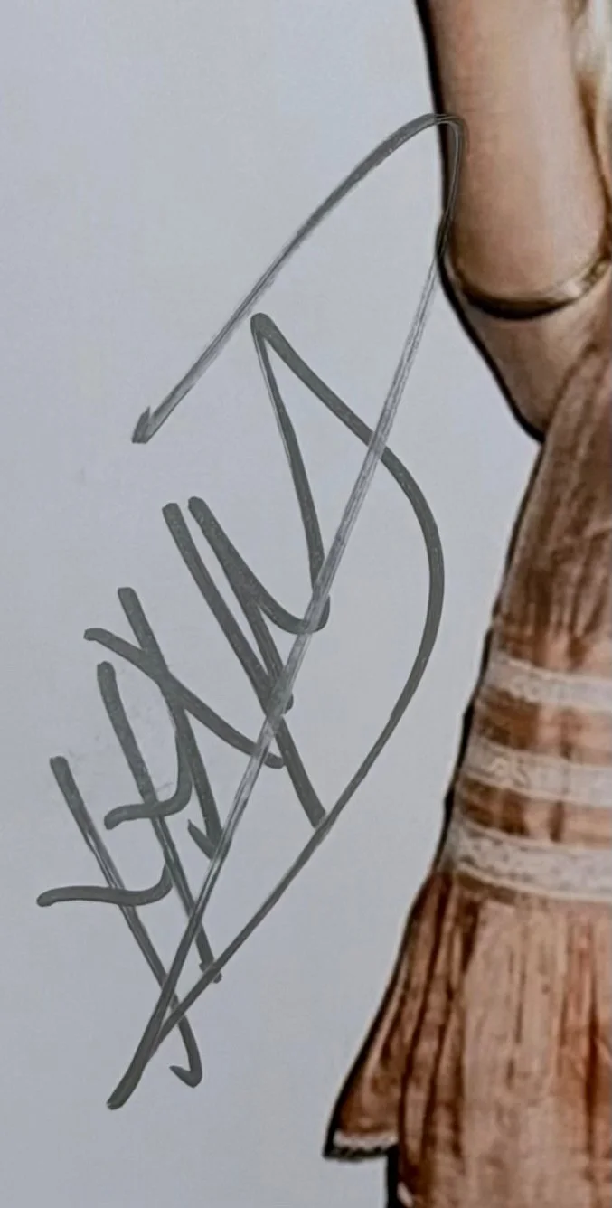 Taylor Momsen — Taylor Momsen Signed 8x11.5 Photo Pretty Reckless COA, изображение 2