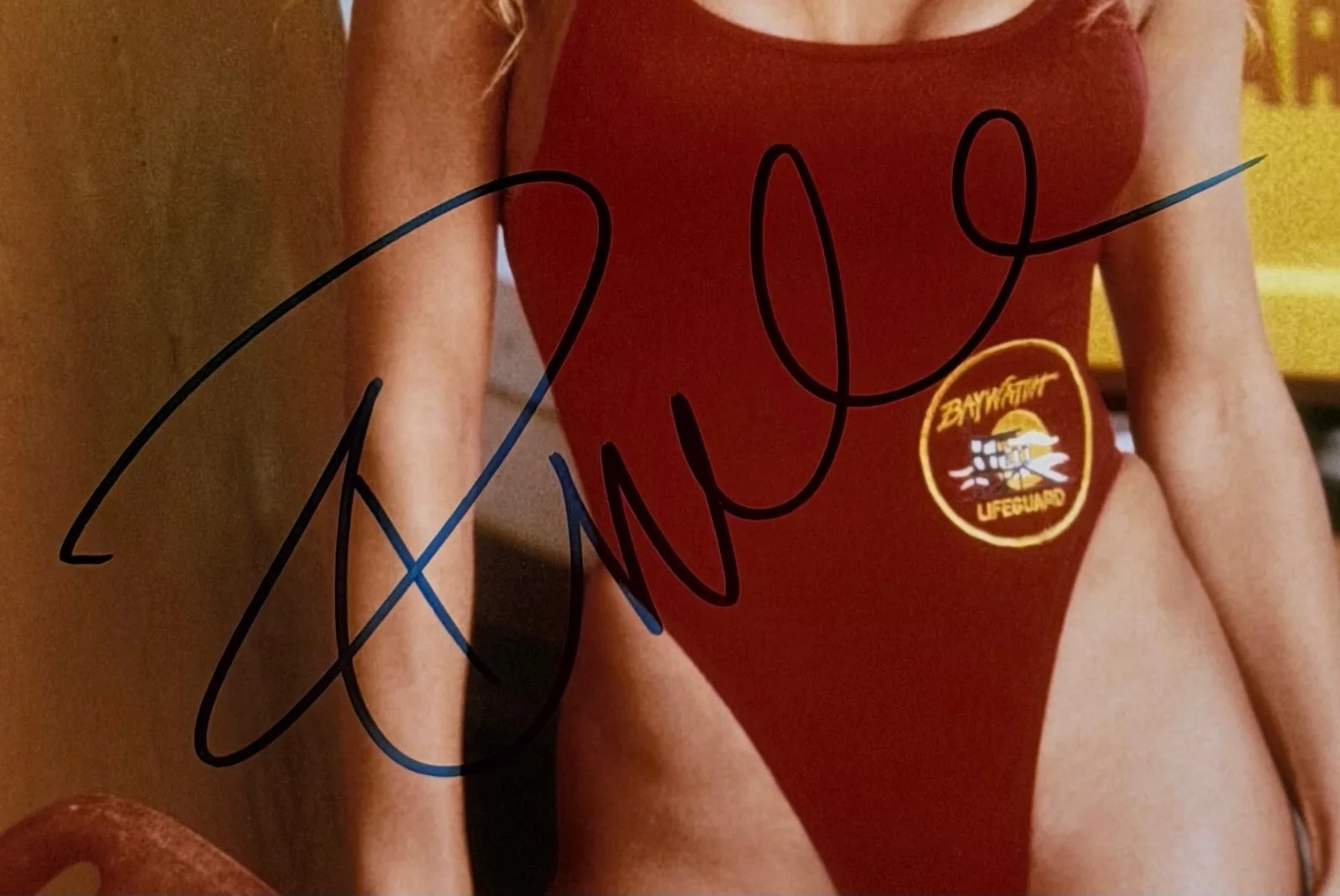 Pamela Anderson — Pamela Anderson Signed 8x10 Baywatch Red Swimsuit Photo COA, изображение 2