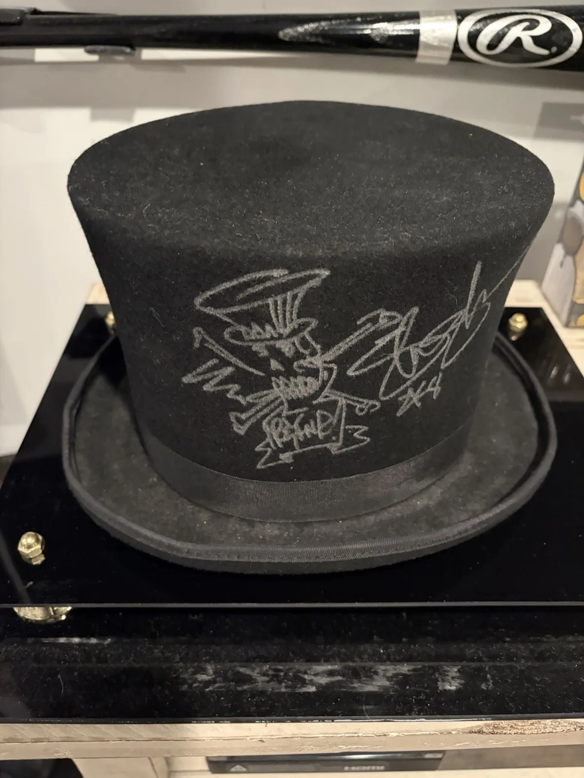 Slash Signed Hat with original artwork jsa !!!, image 2