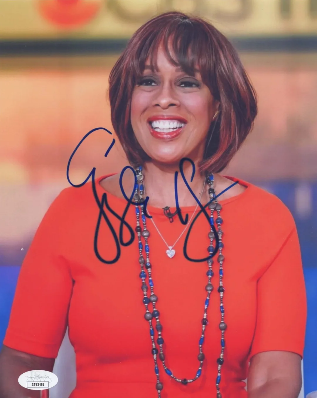 Gayle King — Gayle King Signed 8x10 Photo w/ JSA COA #AT63192 CBS News, изображение 2