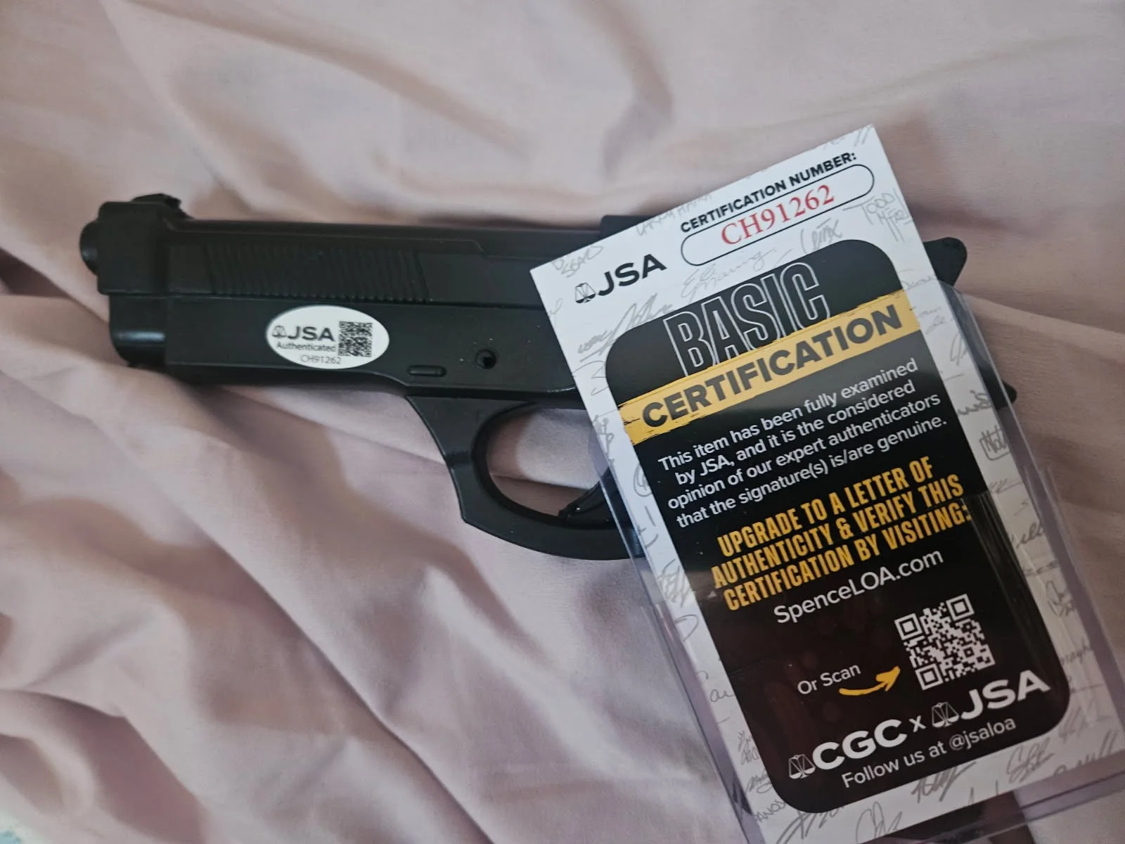 Vernon Wells — Mad Max II Vernon Wells autographed toy pistol JSA Certified, изображение 2