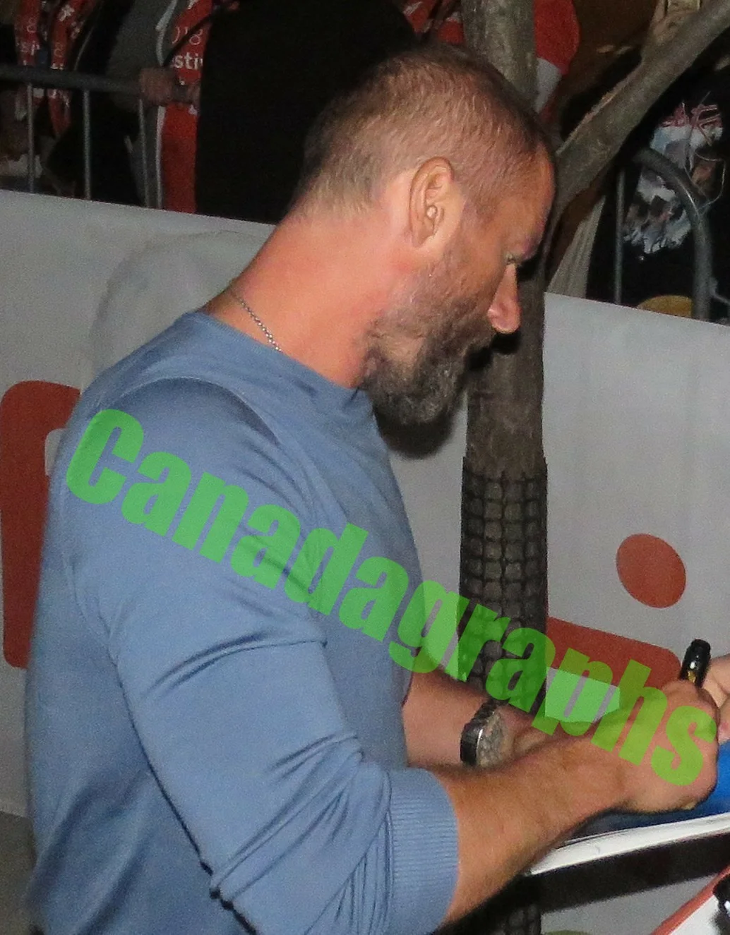 James Badge Dale — James Badge Dale signed shirtless 8x10 13 Hours photo, image 2