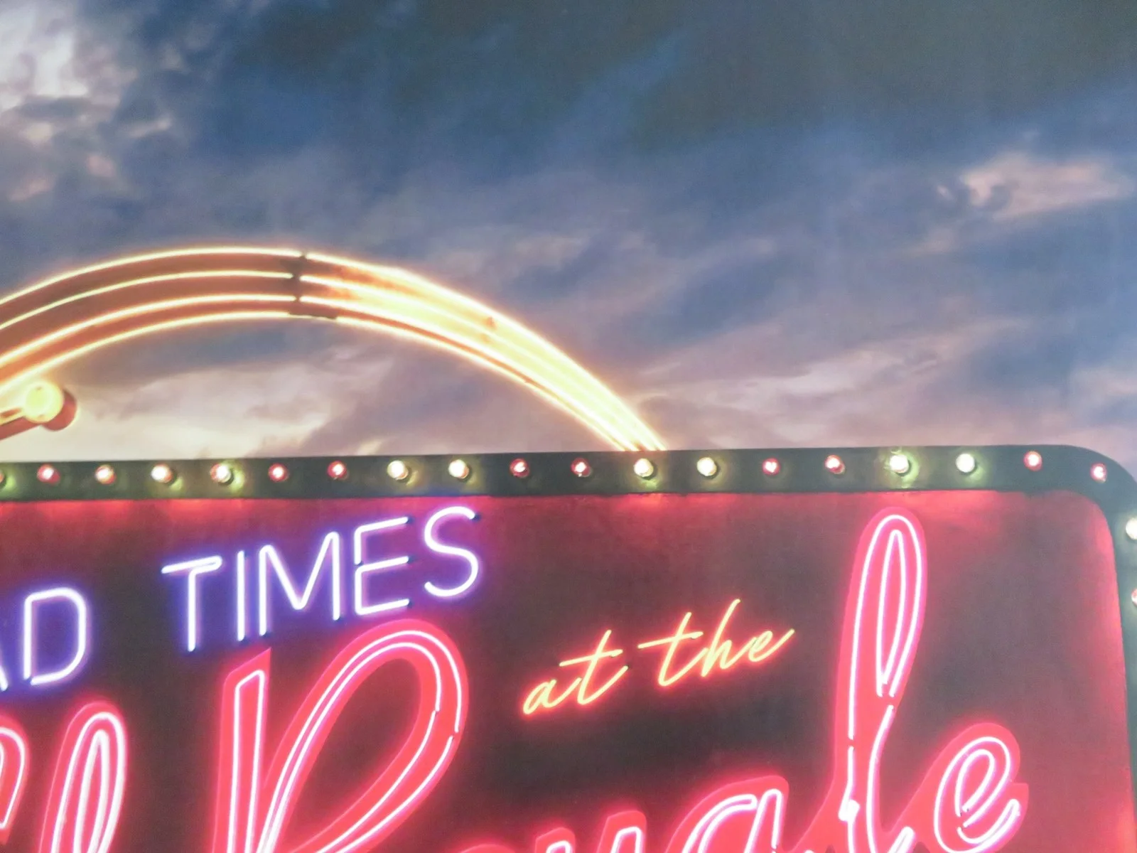 BAD TIMES AT THE EL ROYALE - B UK QUAD ROLLED POSTER CHRIS HEMSWORTH 2018, image 2
