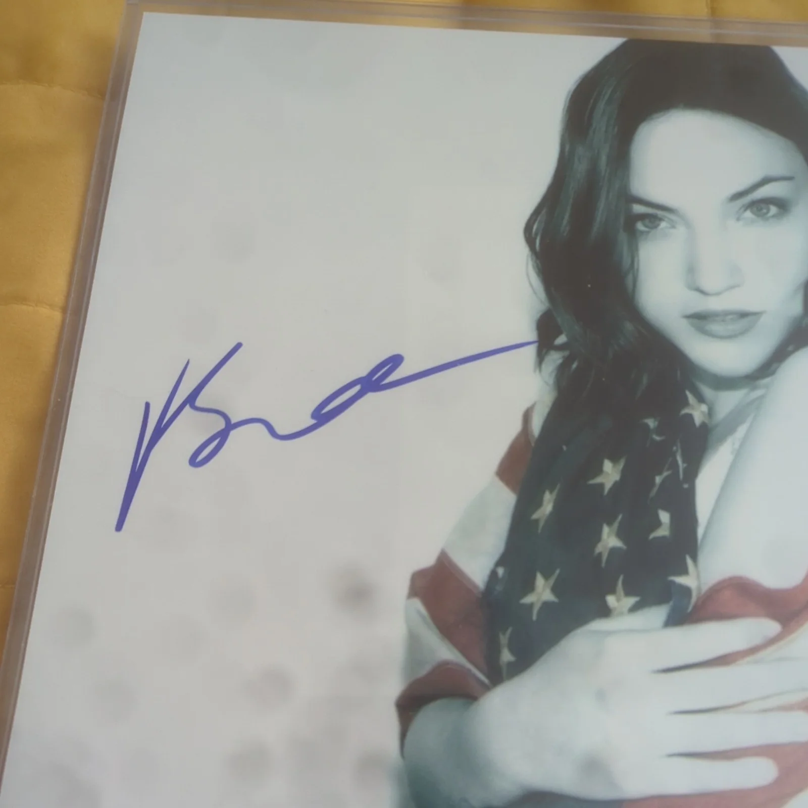 Violett Beane autographed 8x10 sexy photo Letter of Authenticity included, изображение 3