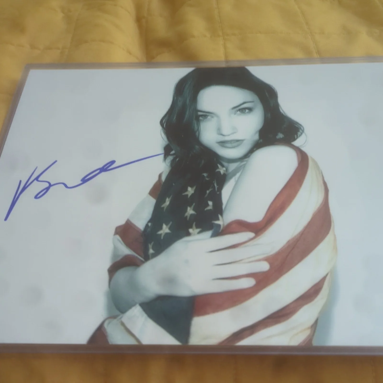 Violett Beane autographed 8x10 sexy photo Letter of Authenticity included, изображение 4