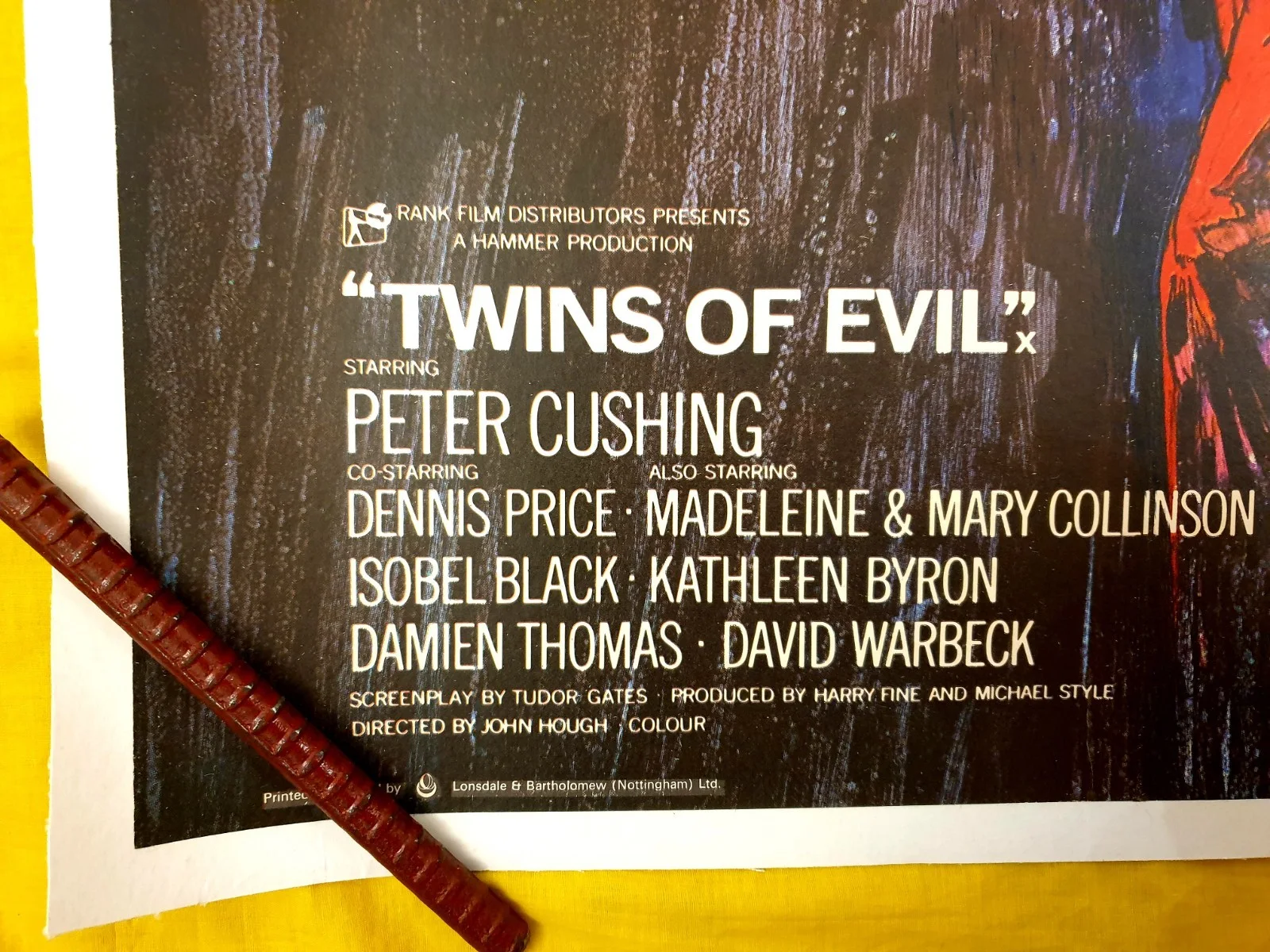 TWINS OF EVIL. 1971 UK QUAD ORIGINAL POSTER on LINEN, изображение 2