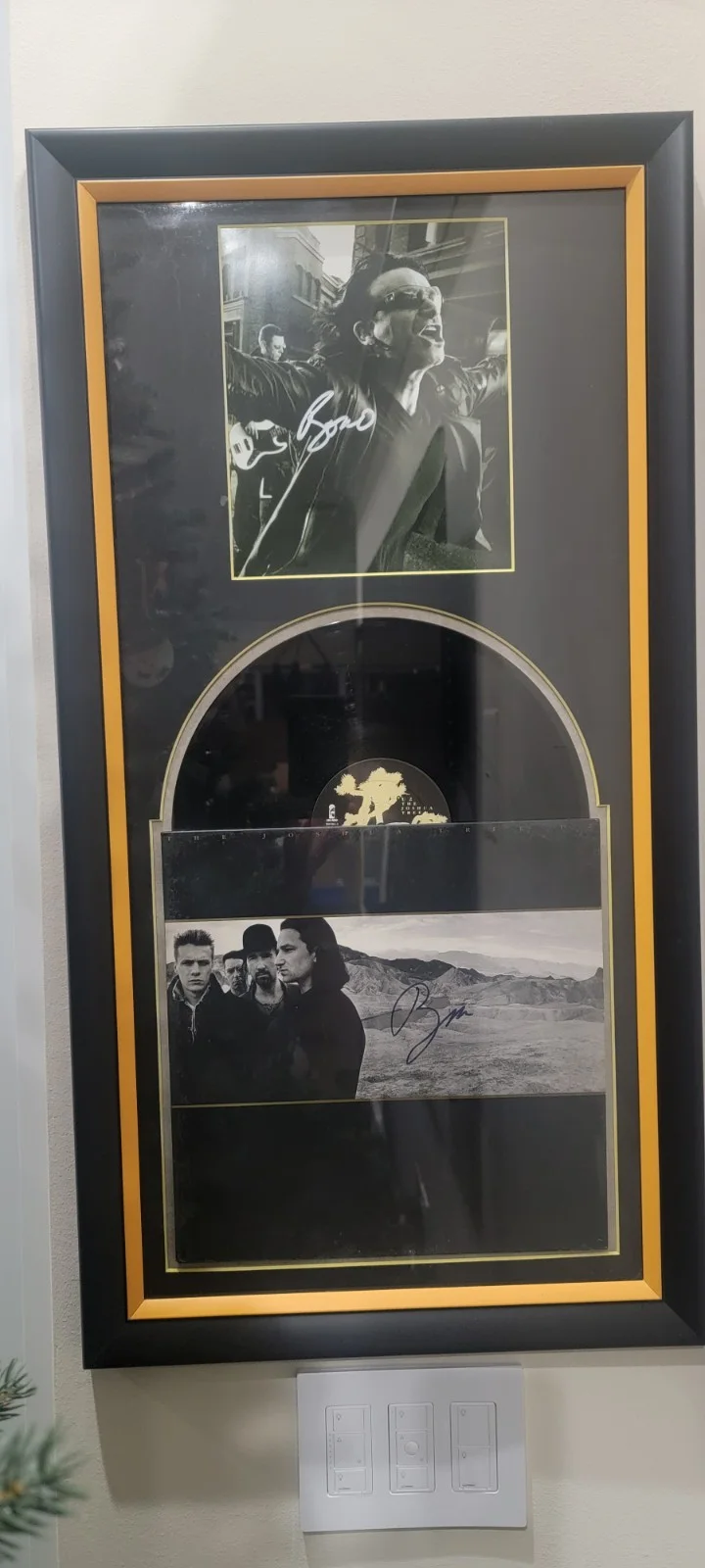 U2 - Bono Signed Joshua Tree Album & Photo. FRAME NOT INCLUDED. Autographed., изображение 4