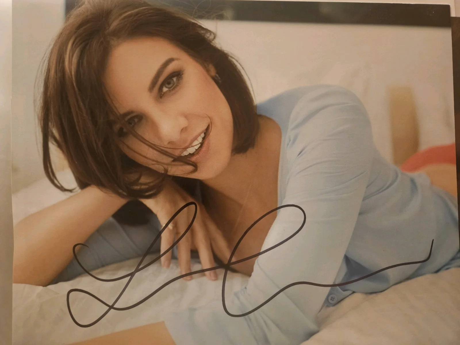 Lauren Cohan — Lauren Cohan Signed 8x10 THE WALKING DEAD Photo