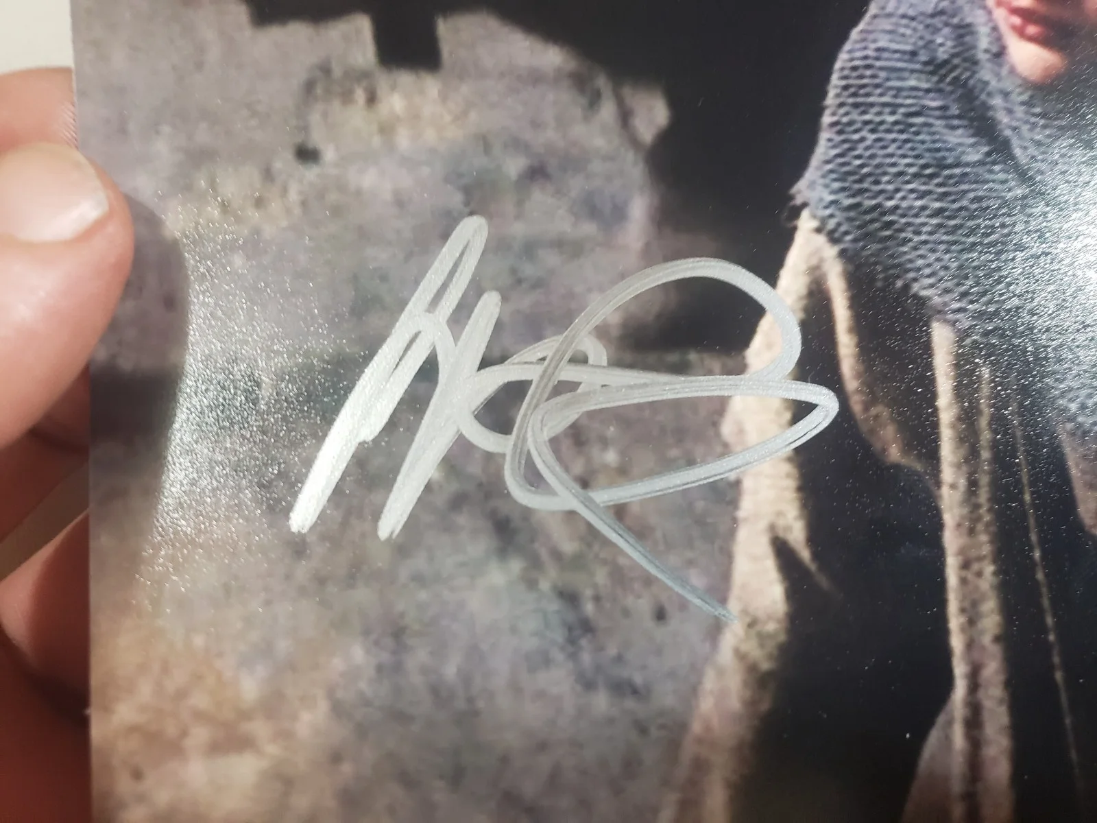 ACTRESS JOEY KING SIGNED AUTOGRAPH THE DARK KNIGHT RISES 8X10 PHOTO, изображение 2