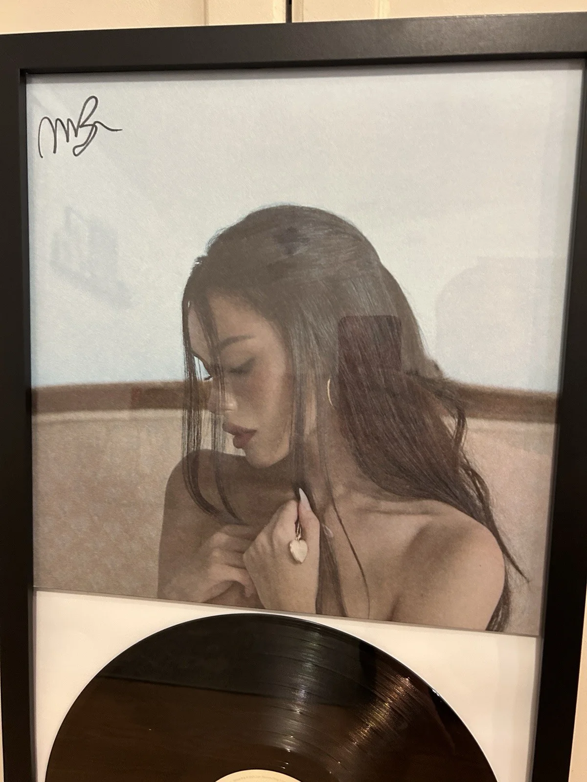 *SHIPS SAME DAY* MADISON BEER LOCKET SIGNED VINYL ON COVER LP AUTOGRAPHED FRAMED, image 2