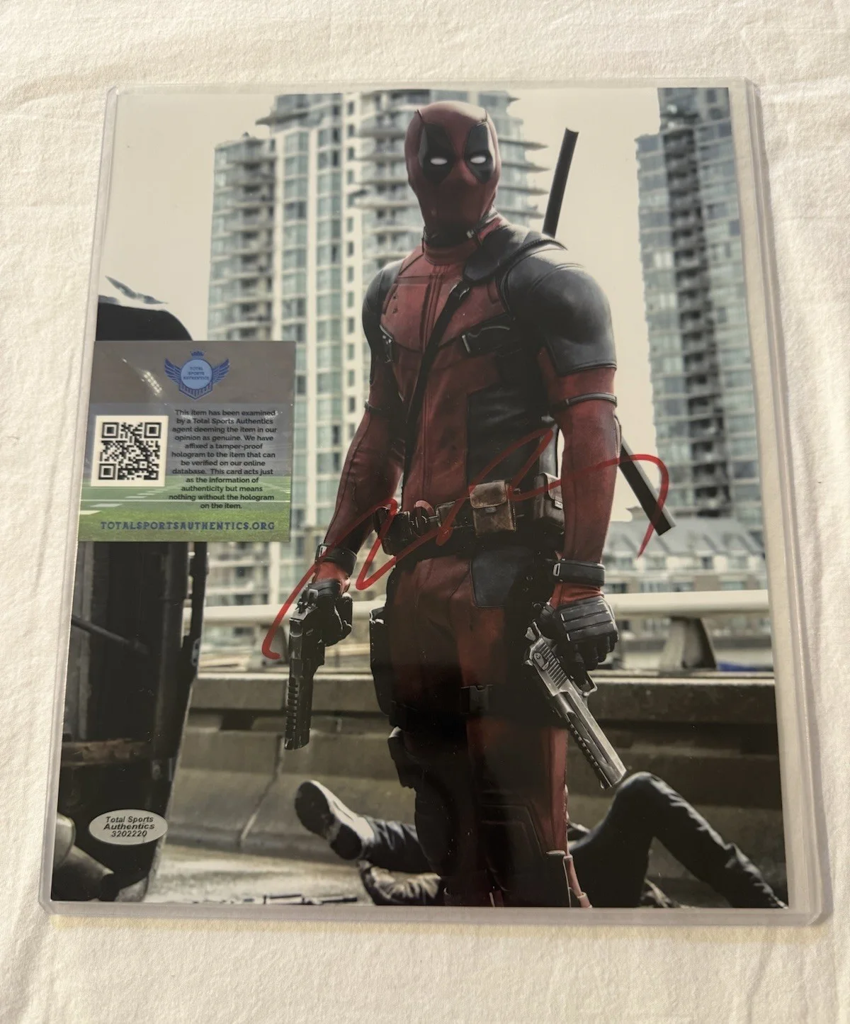 Ryan Rodney Reynolds — Ryan Rodney Reynolds ‘Deadpool’ Signed Autographed 10x8 Marvel Photo W/COA, изображение 3