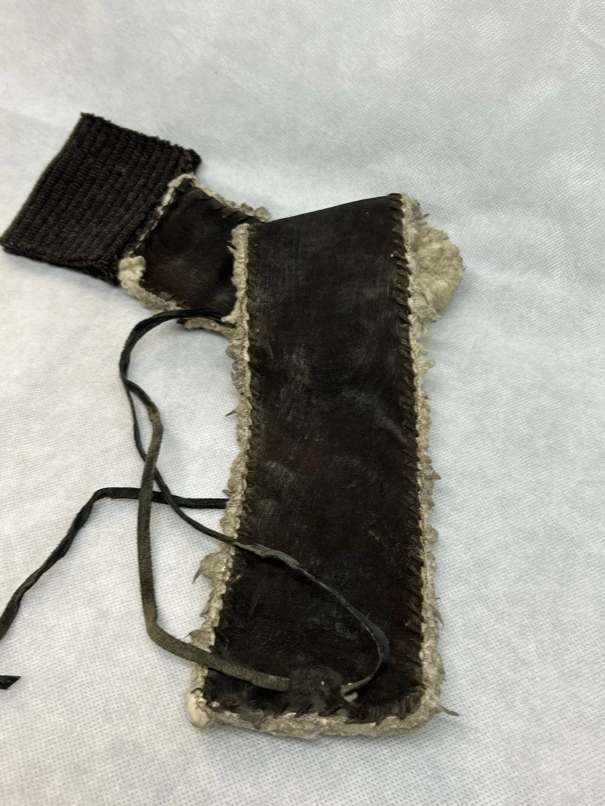 A Boy Called Christmas Wrist Wrap screen Used Movie Prop Film TV COA Rare worn, изображение 4