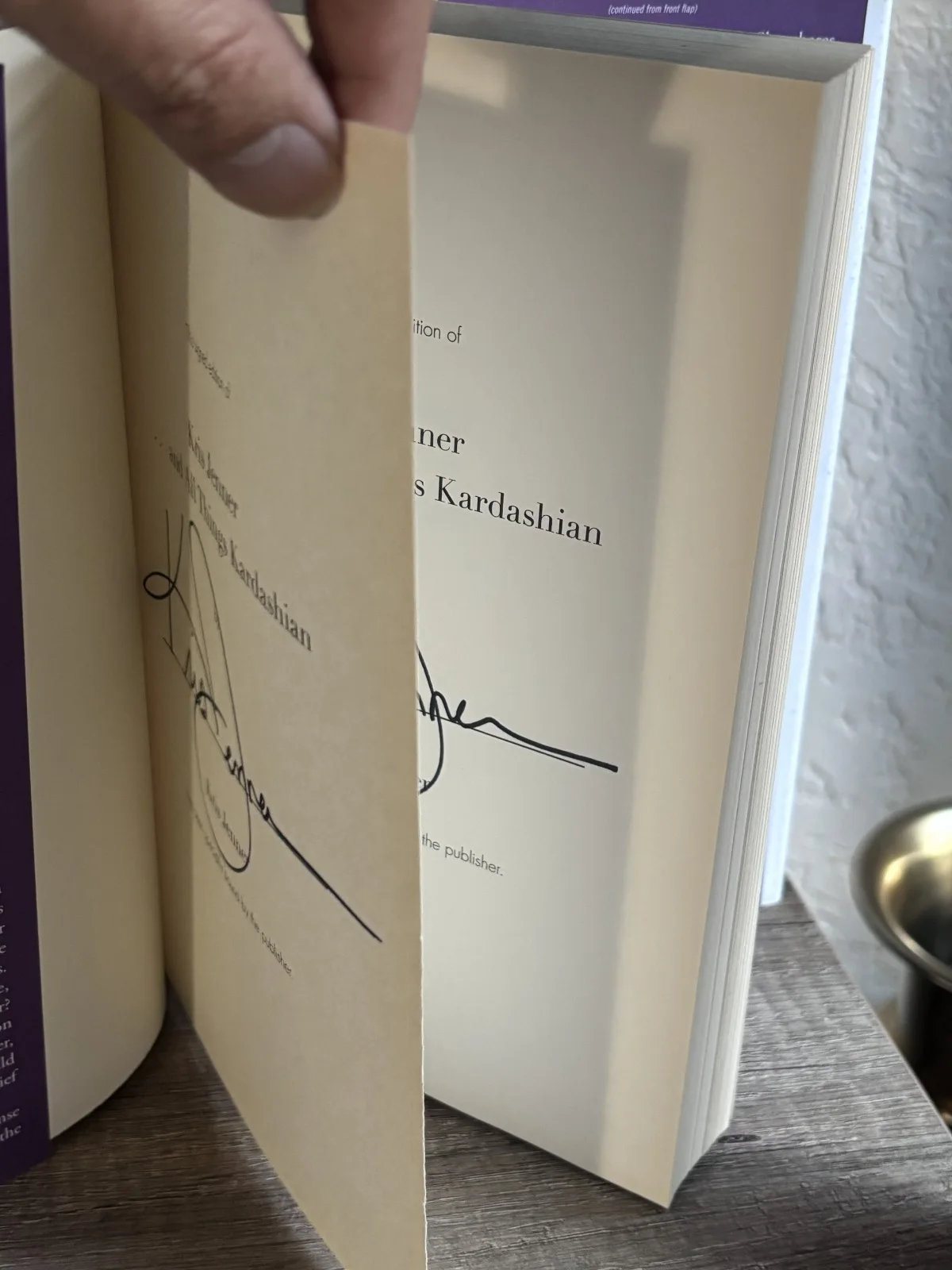 Kris Jenner — Kris Jenner SIGNED Book "ALL THINGS KARDASHIAN" Kardashians TV hollywood, изображение 3