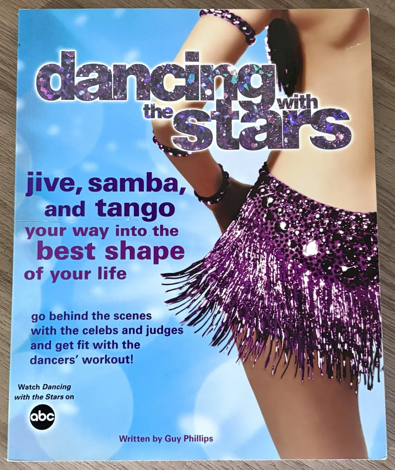 Lisa Rinna — Lisa Rinna in-person sign "Dancing with Stars Book" Real Housewives The Traitors, изображение 4