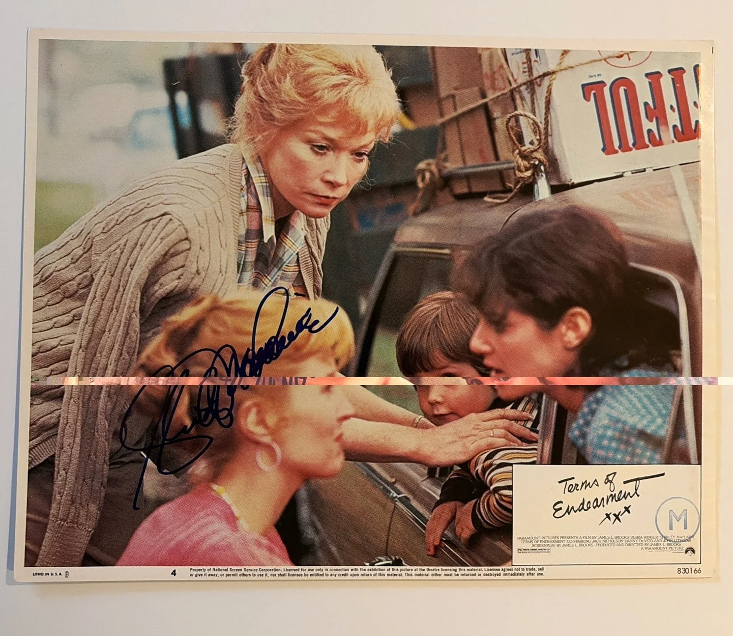 SHIRLEY MACLAINE — SHIRLEY MACLAINE Signed 11x14 Theater Lobby Card TERMS OF ENDEARMENT" JSA, изображение 2