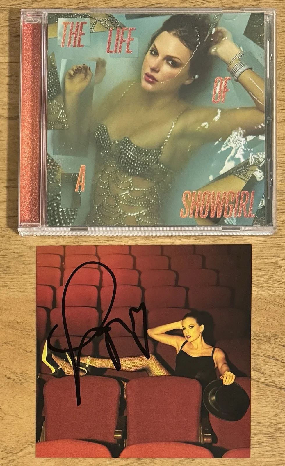 Taylor Swift The Life Of A Showgirl SIGNED LONG SIGNATURE Photo Art Card & CD 4, изображение 3