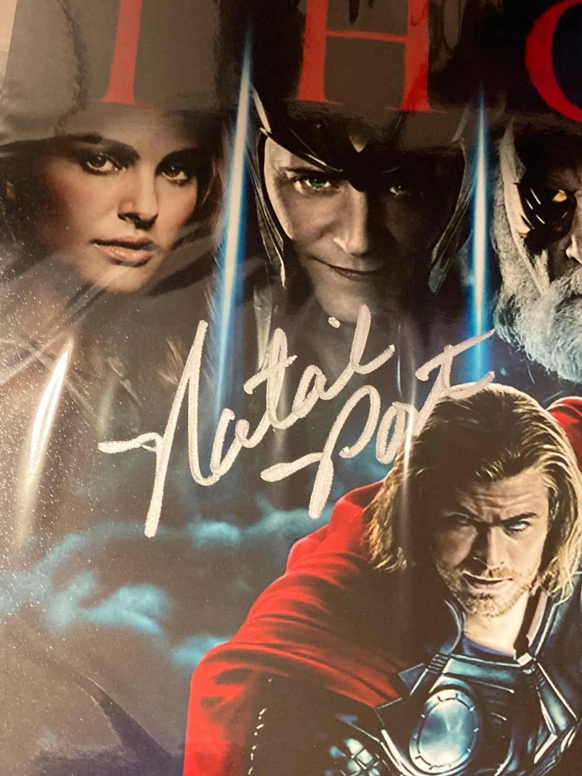 THOR - NATALIE PORTMAN- SIGNED 8x10 Photo with COA, изображение 2